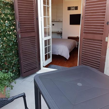 Chiara Rooms Roma Esterno foto