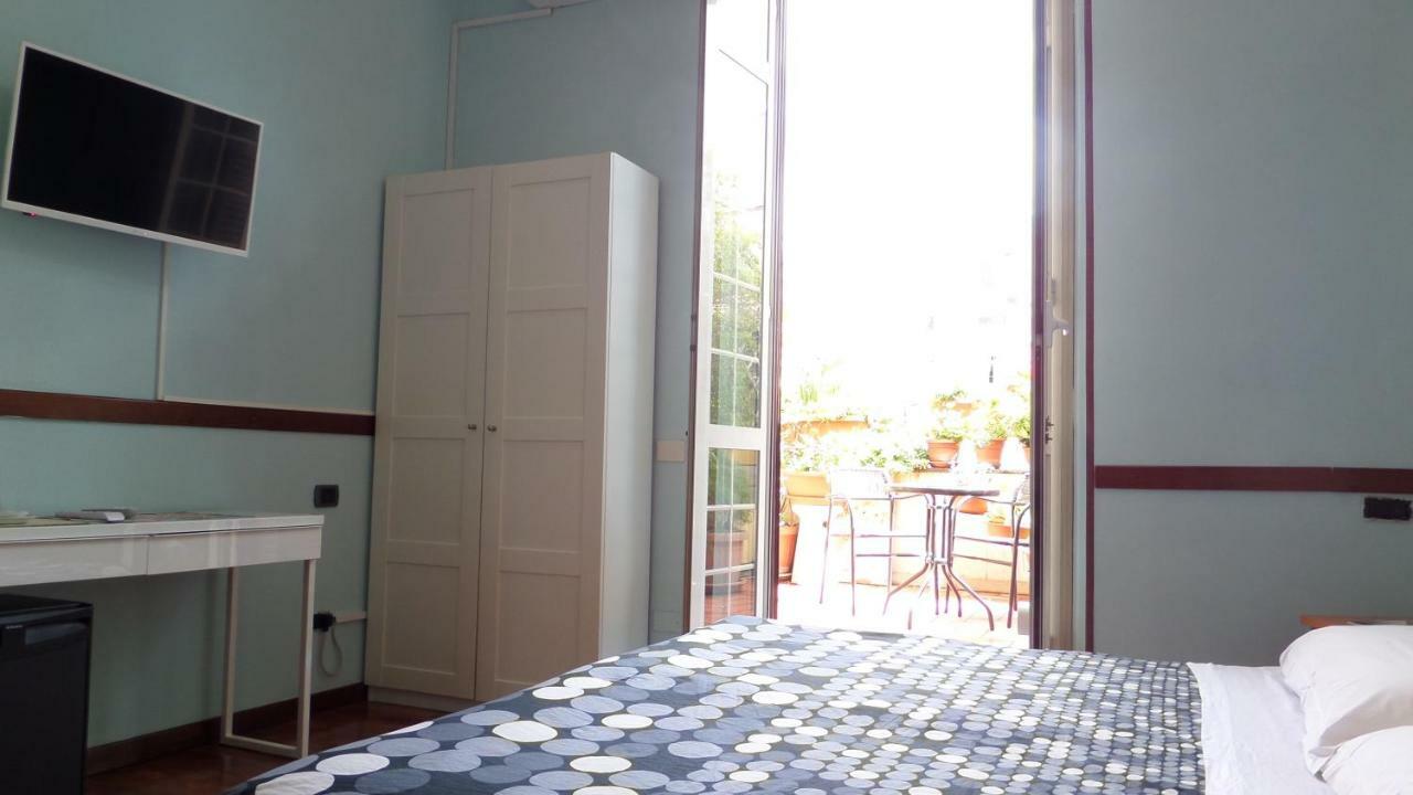 Chiara Rooms Roma Esterno foto